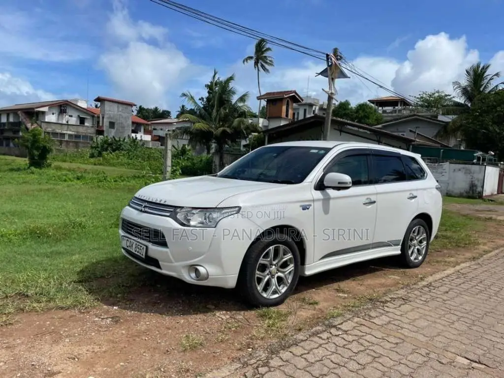 Mitsubishi Outlander PHEV 2013 SUV (Used)