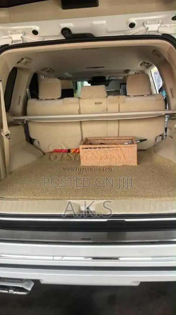 Toyota LC 300 2023 SUV (Used)