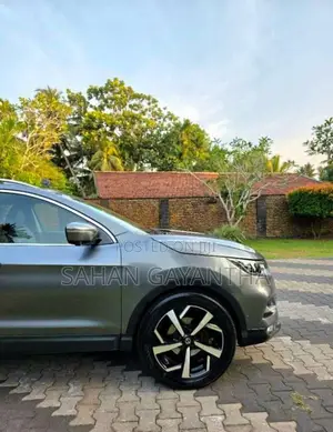 Nissan Qashqai 2018 SUV (Used)