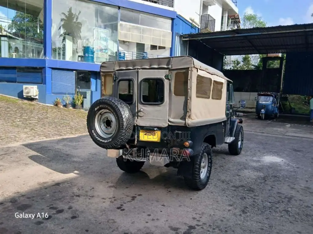 Mitsubishi 4DR5 1969 SUV (Used)