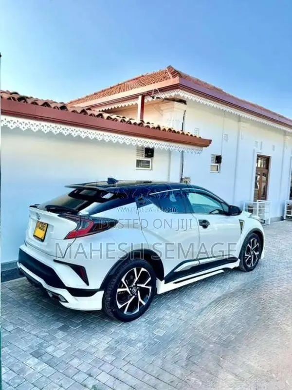 Toyota CHR 2018 SUV (Used)