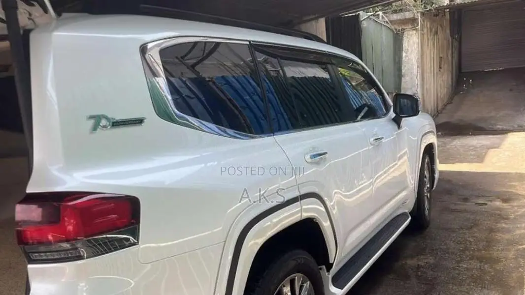 Toyota LC 300 2023 SUV (Used)
