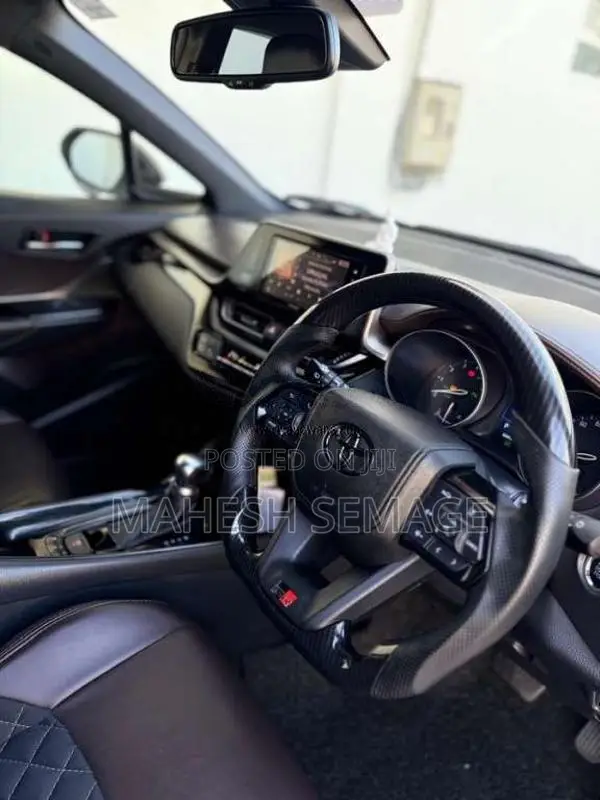 Toyota CHR 2018 SUV (Used)