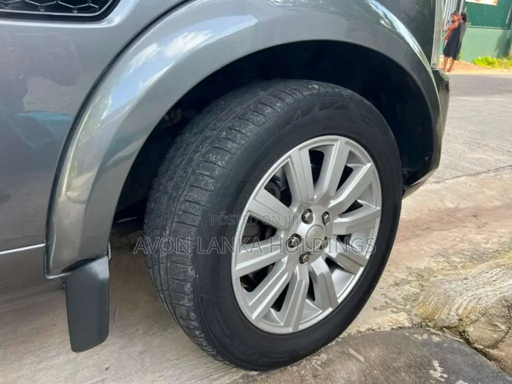 Land-Rover Discovery 4 2014 SUV (Used)