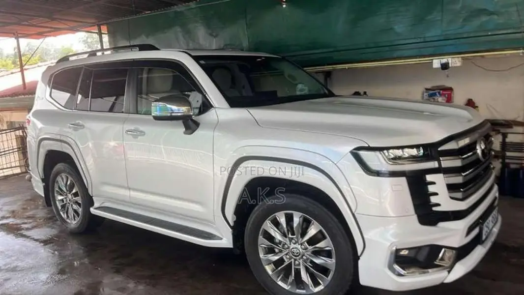 Toyota LC 300 2023 SUV (Used)