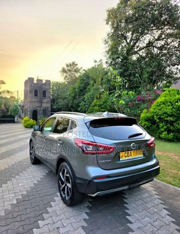 Nissan Qashqai 2018 SUV (Used)