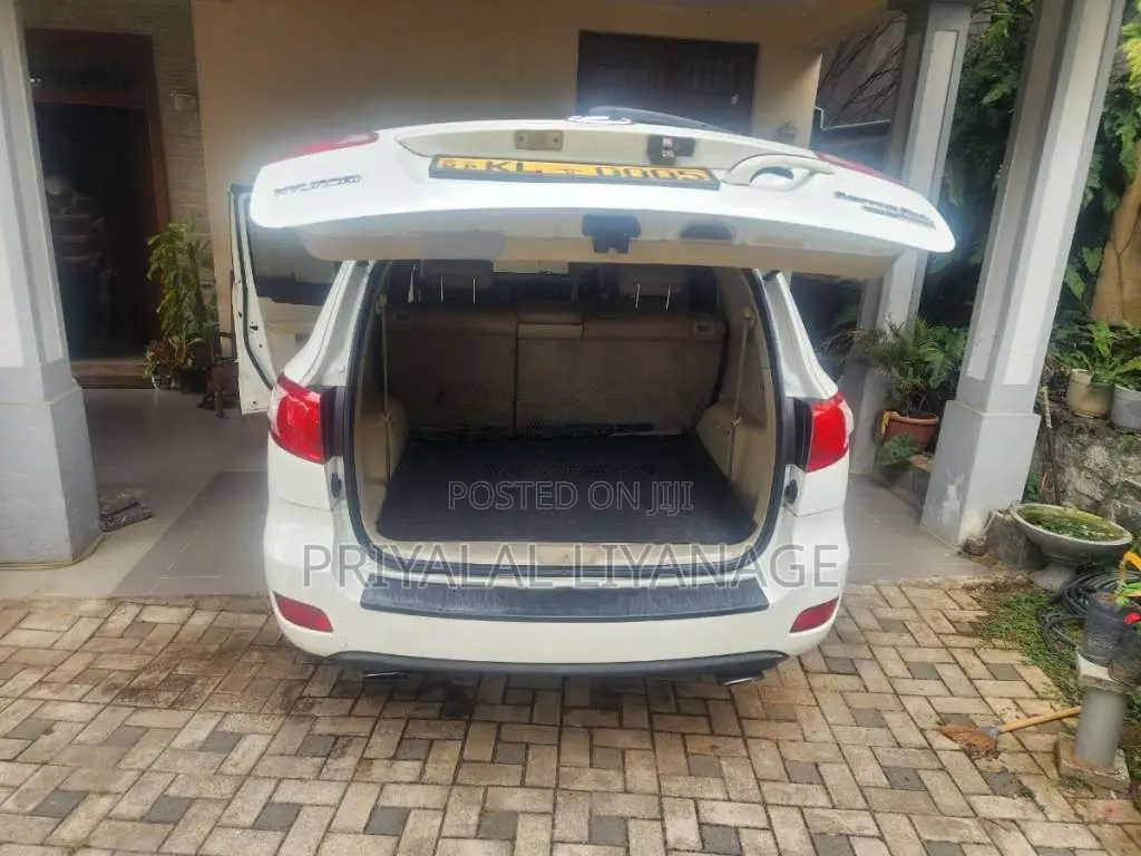 Hyundai Santa Fe 2009 SUV (Used)