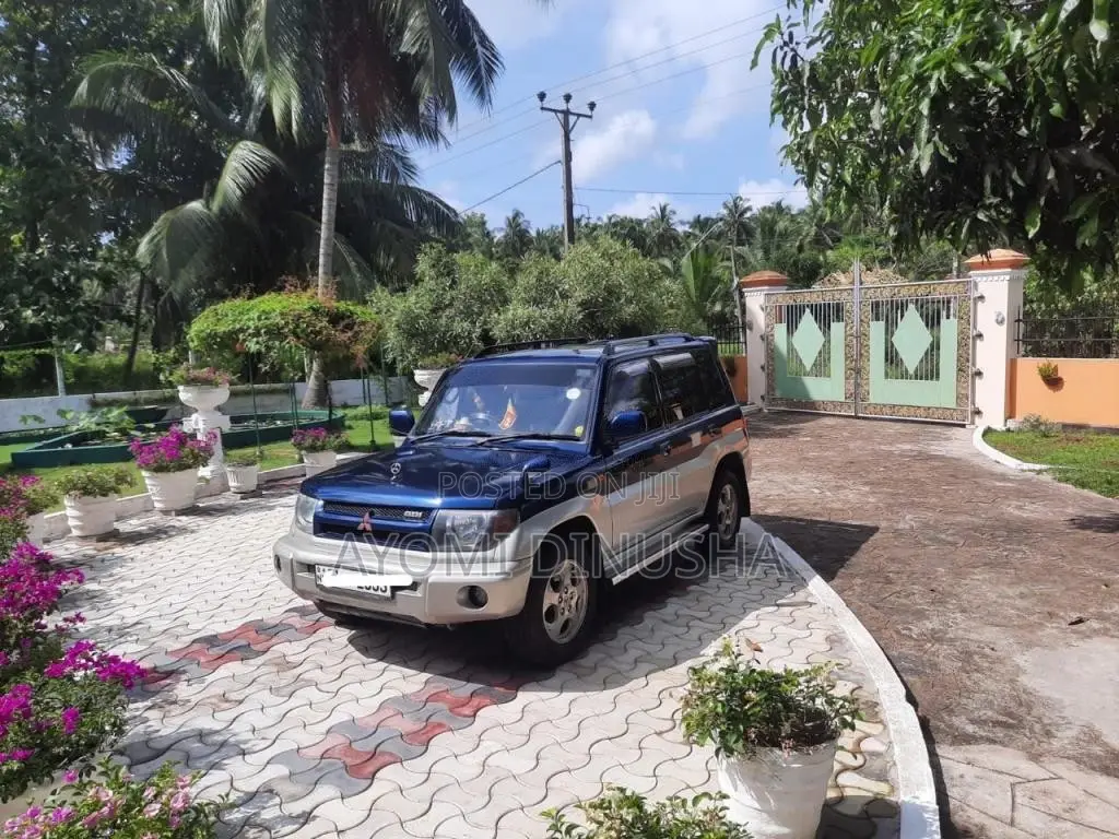 Mitsubishi Pajero IO 2000 SUV (Used)