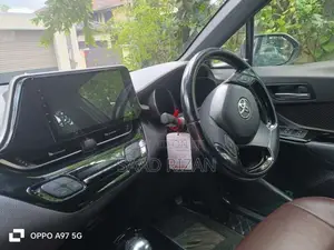 Toyota CHR 2018 SUV (Used)