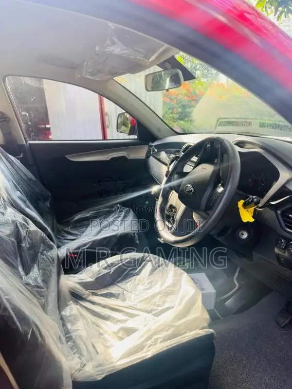 Mahindra KUV 100 2024 SUV (Used)