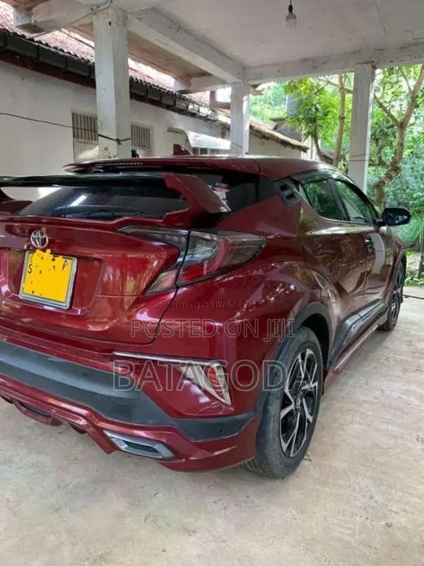 Toyota CHR 2018 SUV (Used)