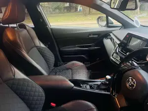 Toyota CHR 2018 SUV (Used)
