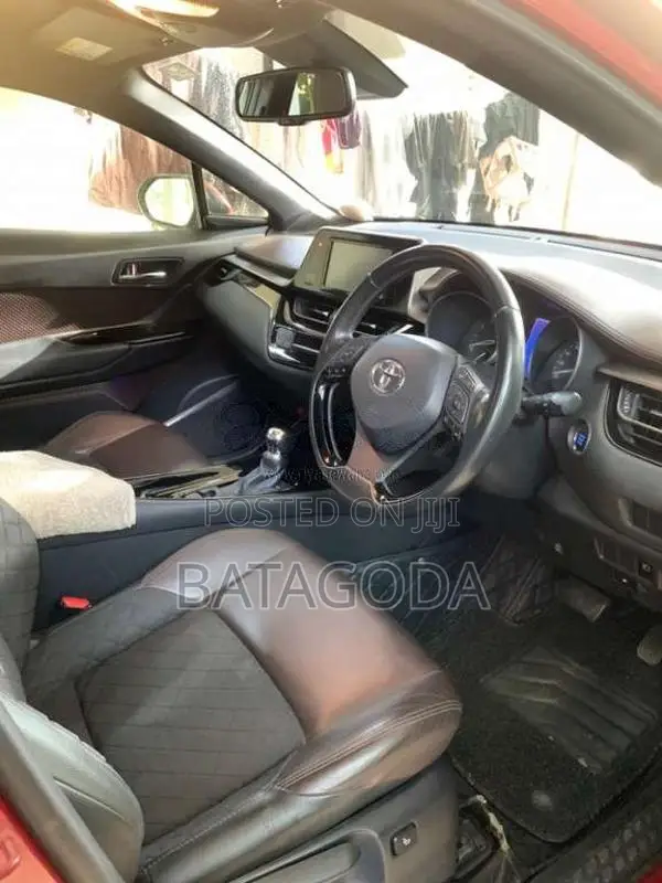 Toyota CHR 2018 SUV (Used)
