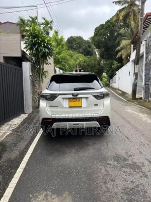 Toyota Harrier 2016 SUV (Used)