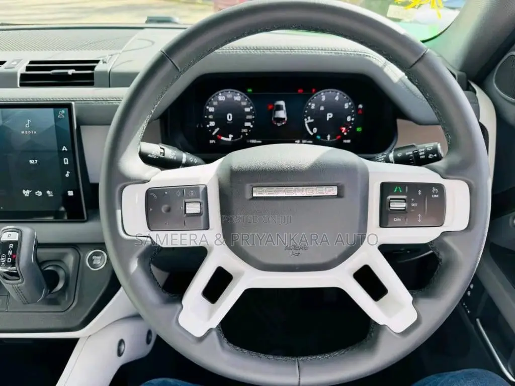 Land-Rover Defender 2024 SUV Unregistered (Recondition)