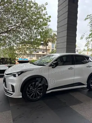 Lexus LBX 2025 SUV (Used)