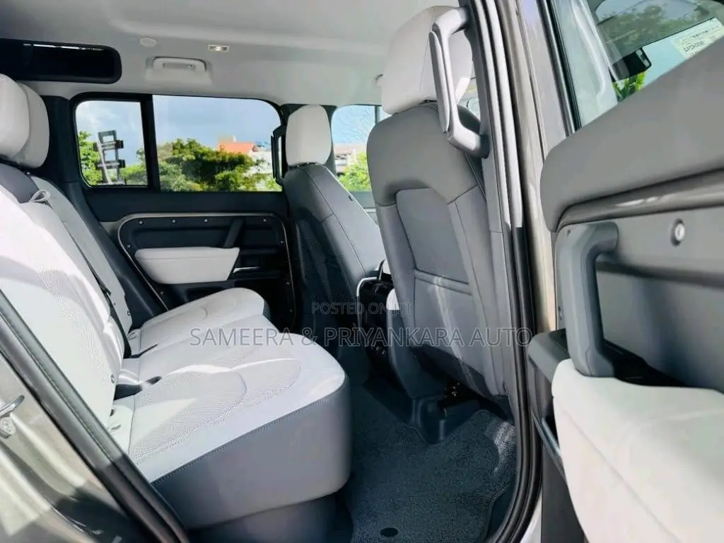 Land-Rover Defender 2024 SUV Unregistered (Recondition)
