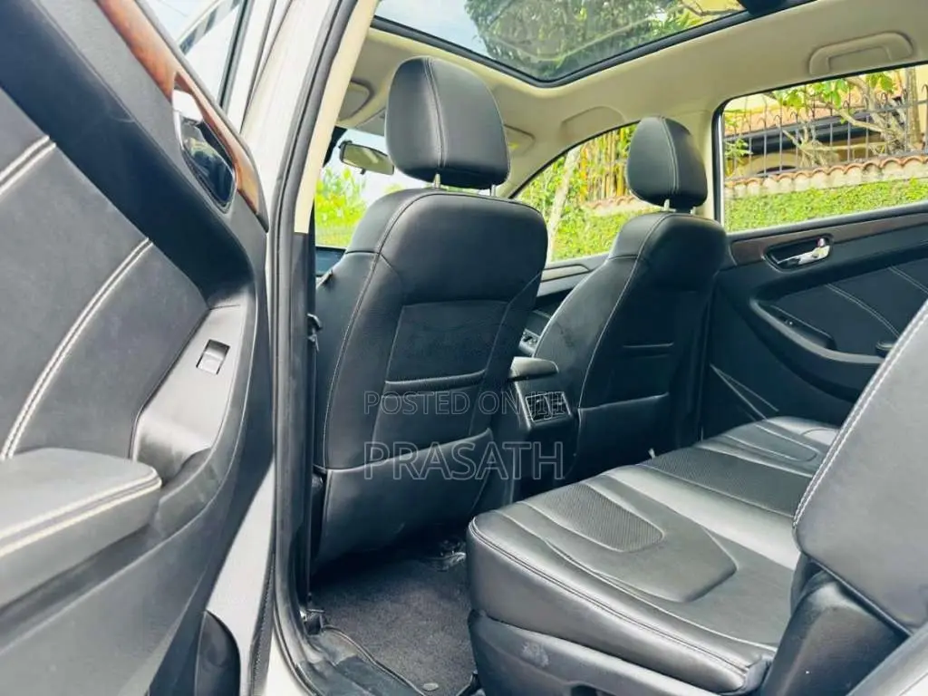 DFSK Glory I-Auto 2023 SUV (Used)