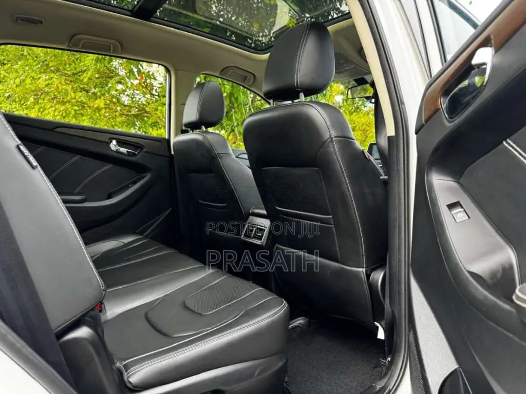 DFSK Glory I-Auto 2023 SUV (Used)