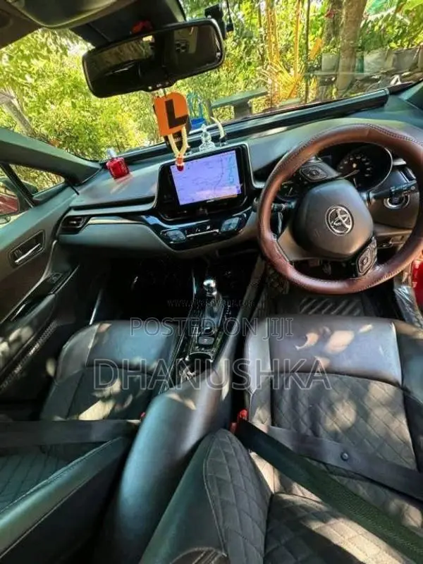 Toyota CHR 2018 SUV (Used)