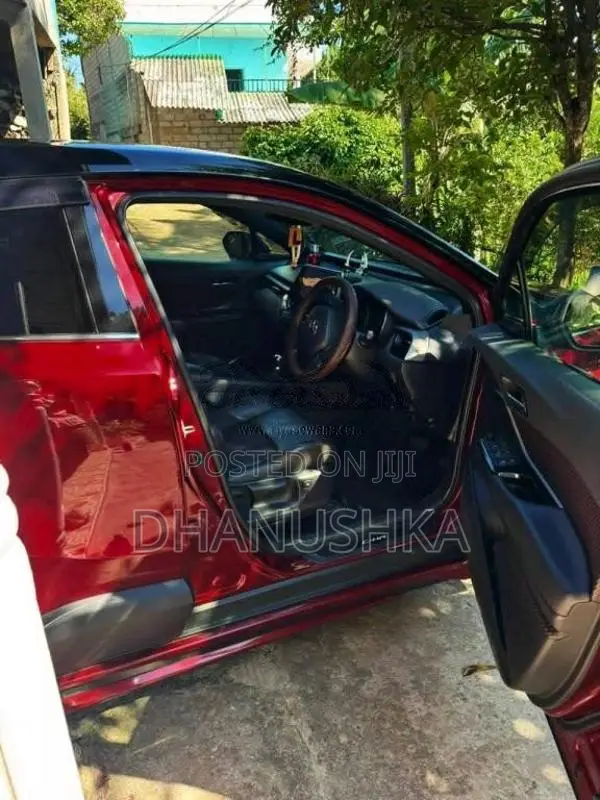 Toyota CHR 2018 SUV (Used)