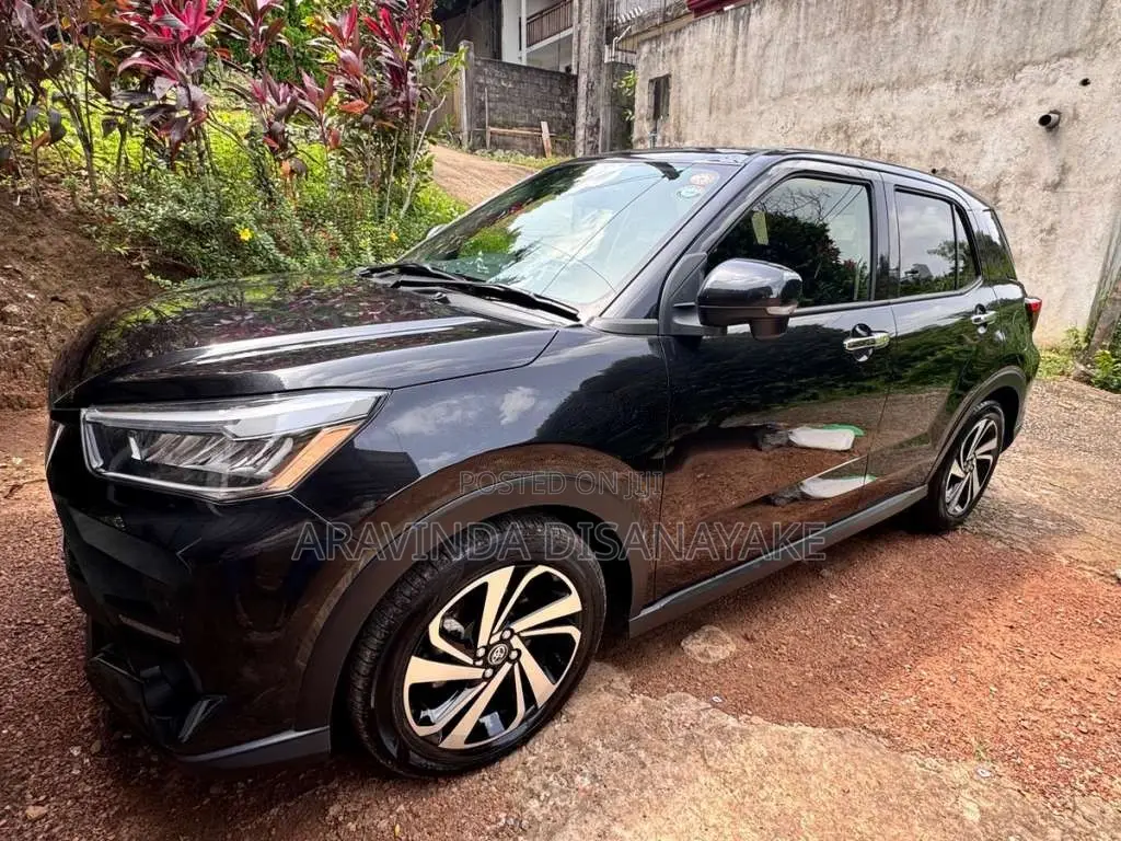 Toyota Raize 2025 SUV (Used)