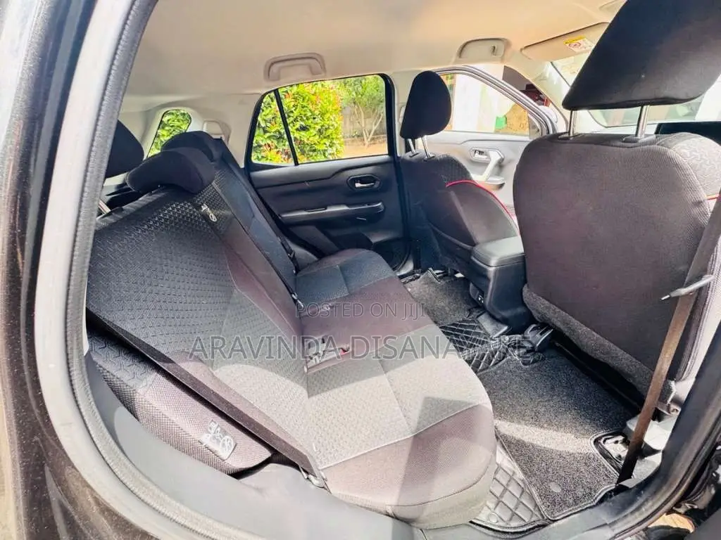 Toyota Raize 2025 SUV (Used)