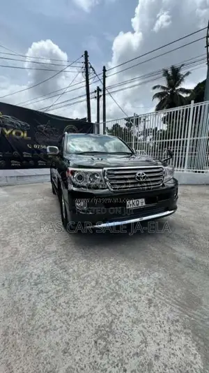 Toyota Land Cruiser 2011 SUV (Used)