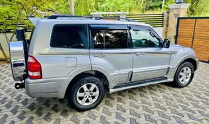 Mitsubishi Montero V77 3.8L V6 2005 SUV (Used)