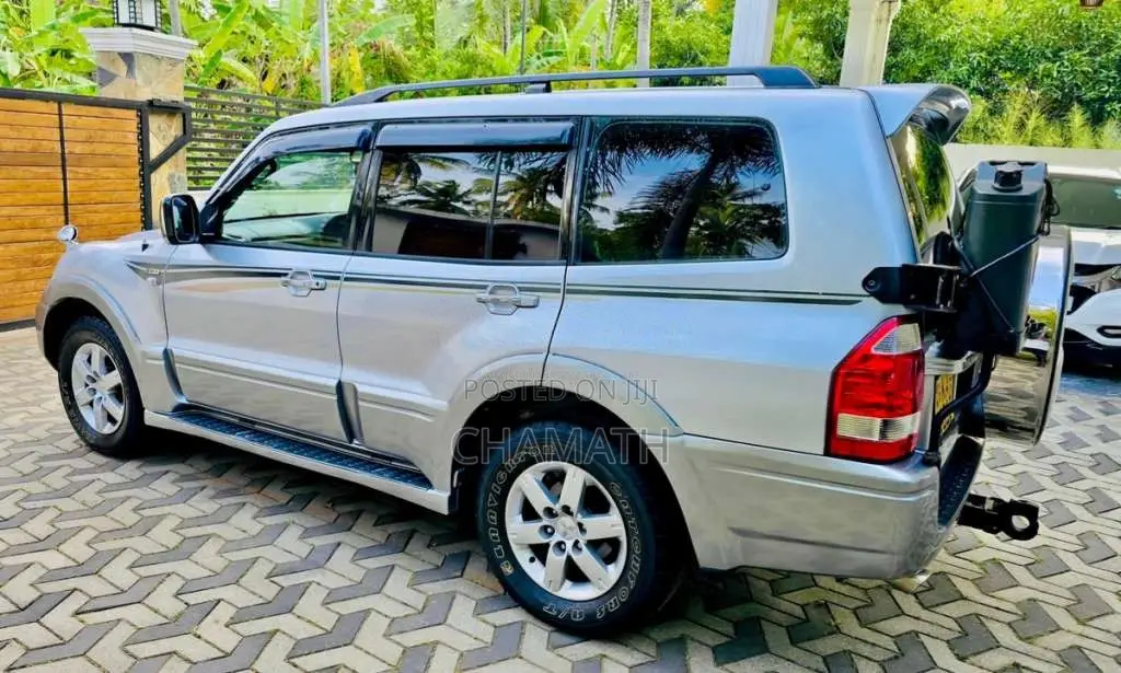 Mitsubishi Montero V77 3.8L V6 2005 SUV (Used)