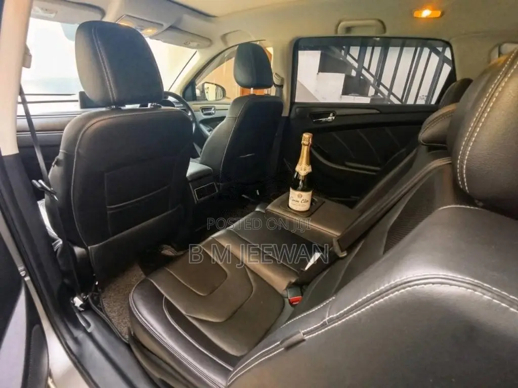 DFSK Glory I-Auto 2023 SUV (Used)