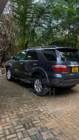 Toyota Fortuner 2010 SUV (Used)