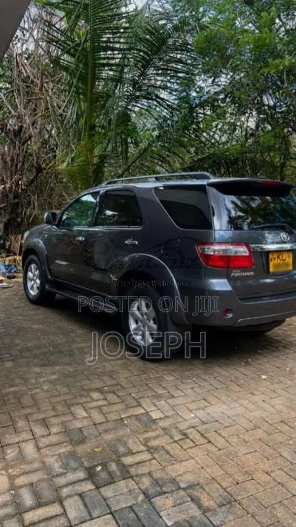 Toyota Fortuner 2010 SUV (Used)