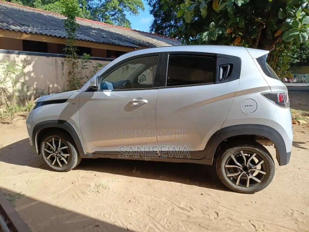 Mahindra KUV 100 2025 SUV (Used)