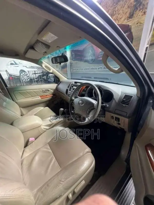 Toyota Fortuner 2010 SUV (Used)