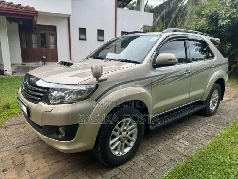 Toyota Fortuner V Grade 2013 SUV (Used)