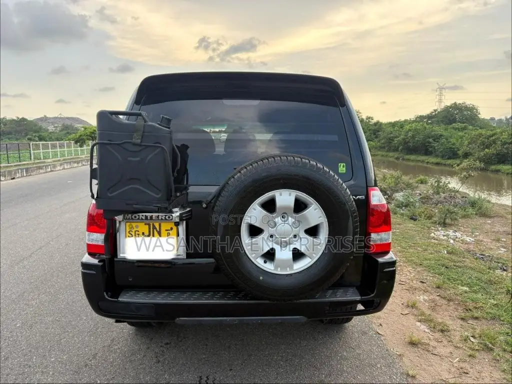 Mitsubishi Montero V6 2004 SUV (Used)