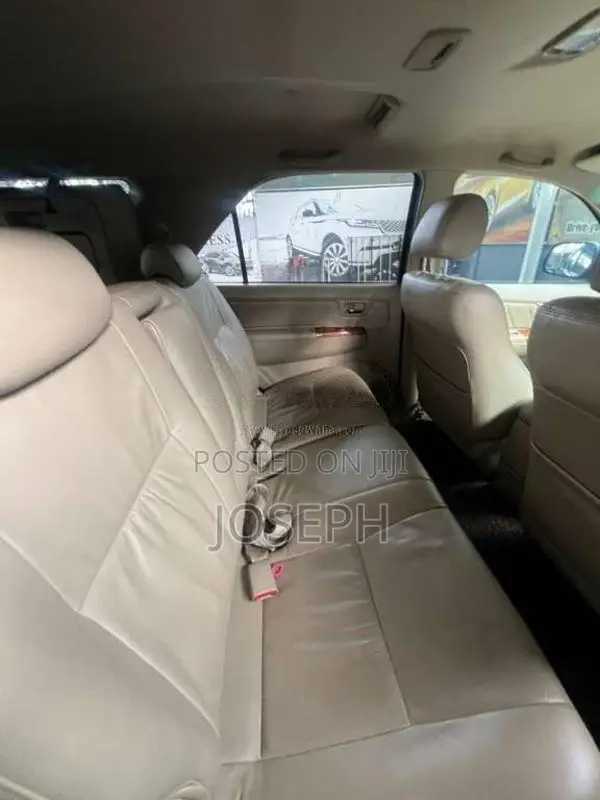 Toyota Fortuner 2010 SUV (Used)