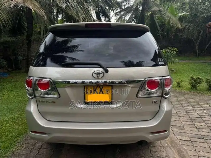 Toyota Fortuner V Grade 2013 SUV (Used)