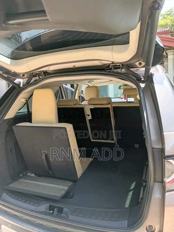 Land-Rover Discovery 5 2015 SUV (Used)