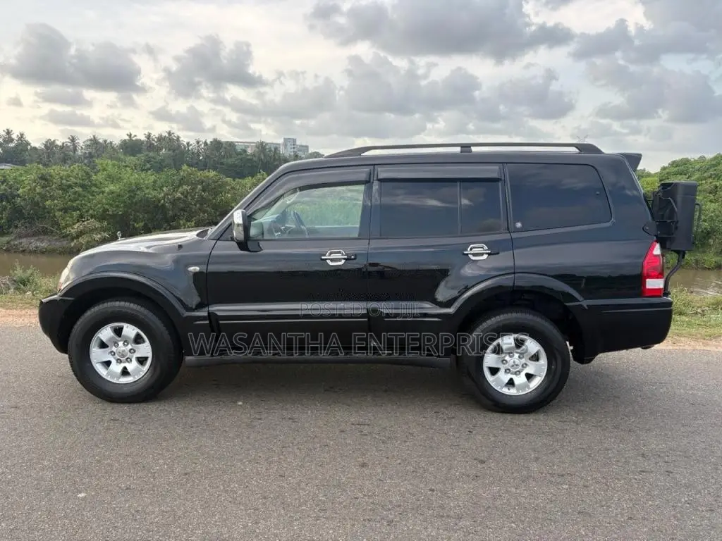 Mitsubishi Montero V6 2004 SUV (Used)
