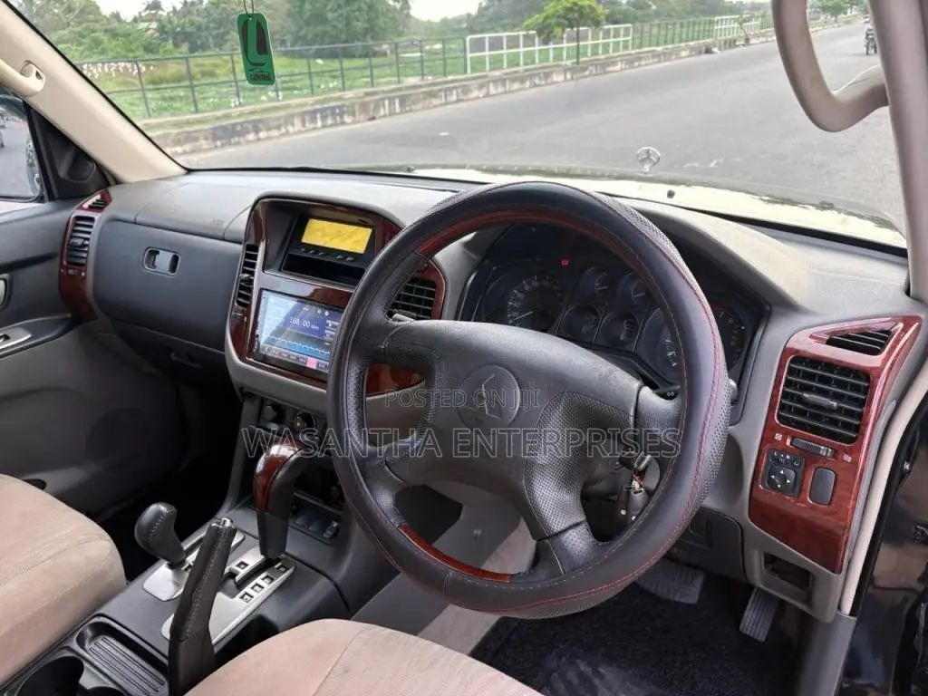 Mitsubishi Montero V6 2004 SUV (Used)