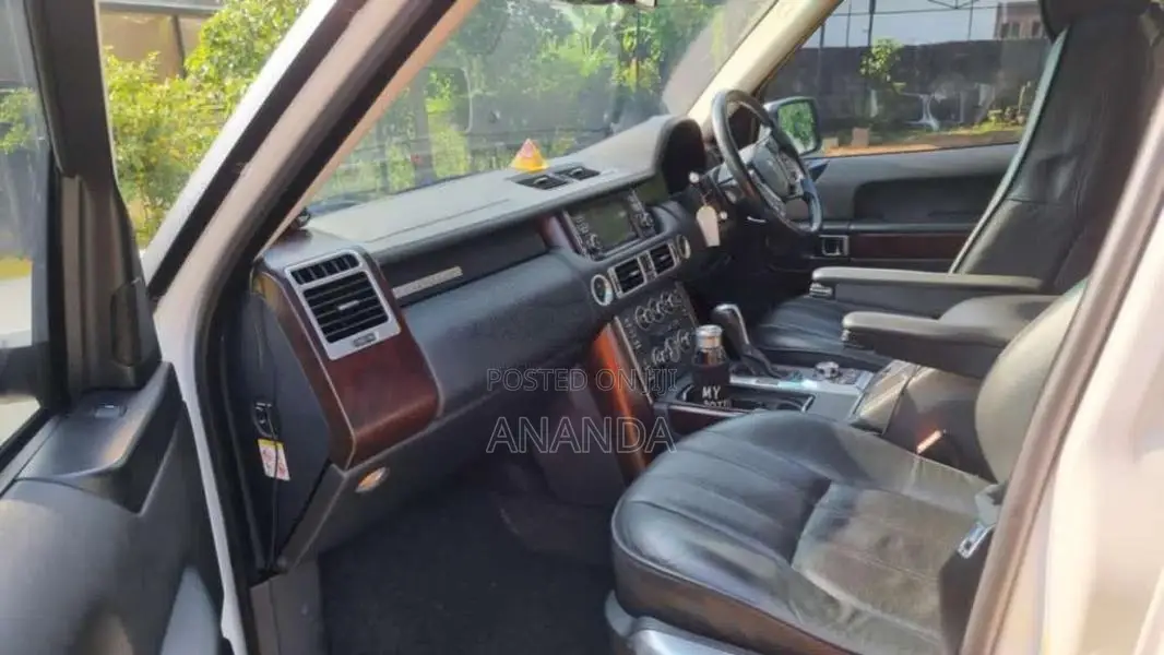 Land-Rover Land Rover 2011 SUV (Used)