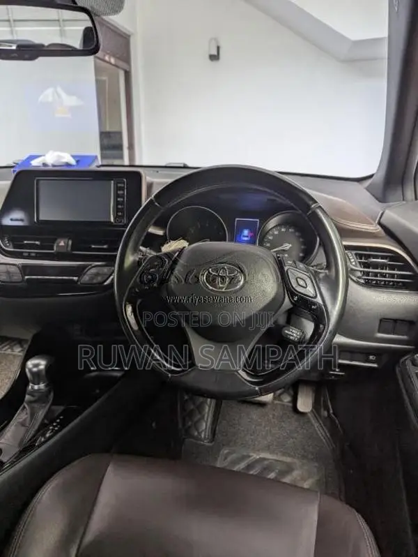 Toyota CHR 2017 SUV (Used)