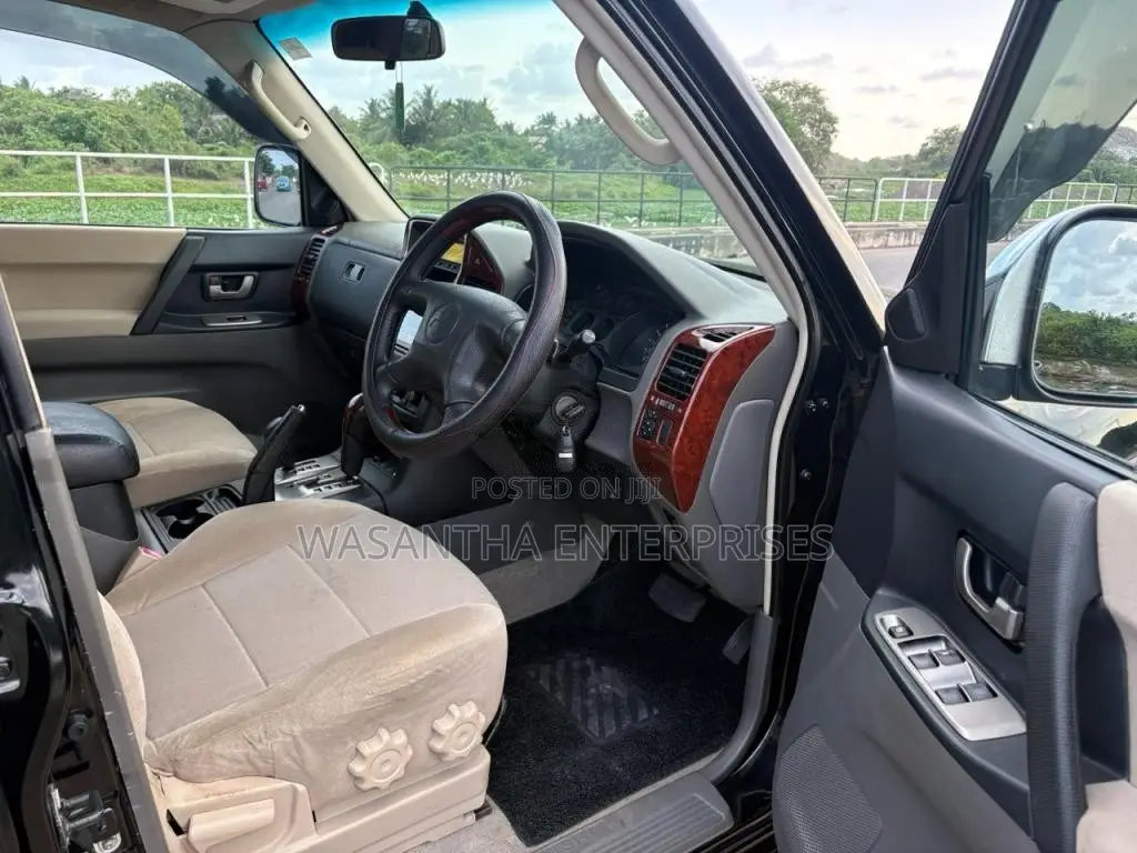 Mitsubishi Montero V6 2004 SUV (Used)