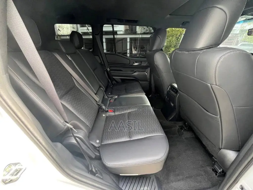 Toyota Land Cruiser 2025 SUV (Used)