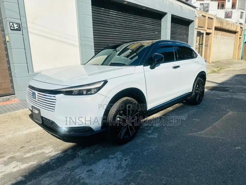 Honda Vezel Z Play 2025 SUV (Used)
