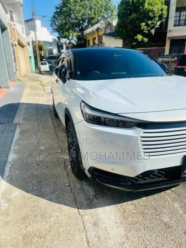 Honda Vezel Z Play 2025 SUV (Used)