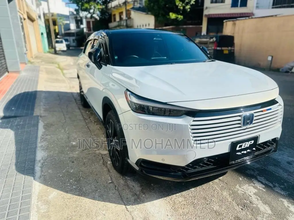Honda Vezel Z Play 2025 SUV (Used)