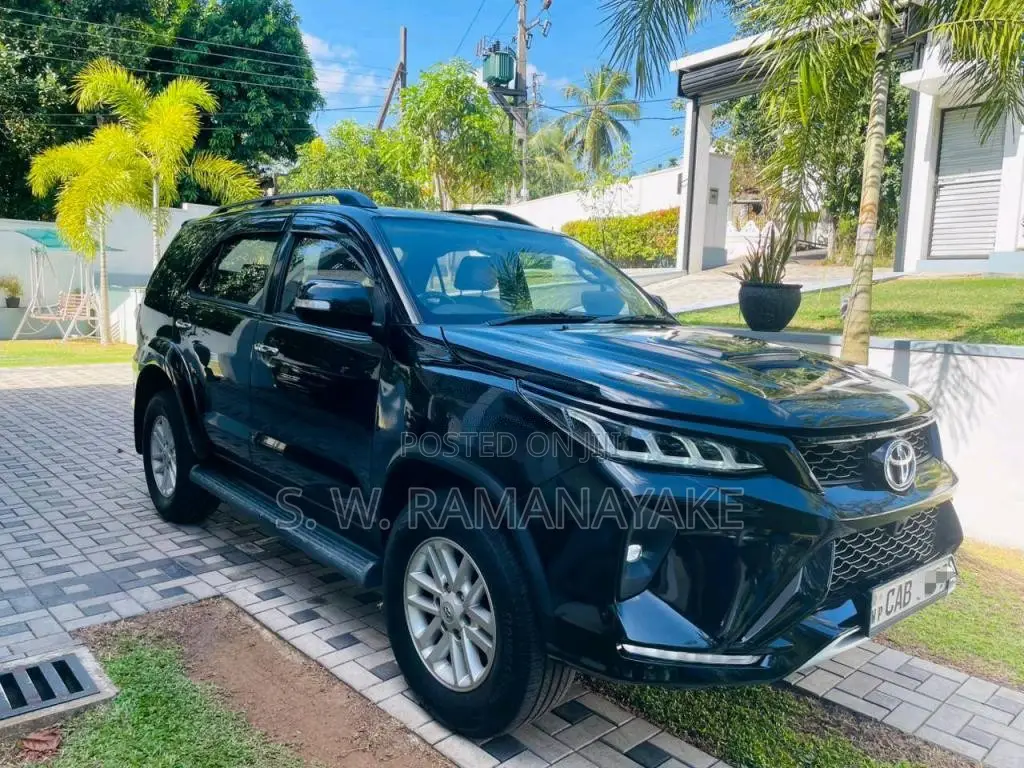 Toyota Fortuner 2013 SUV (Used)
